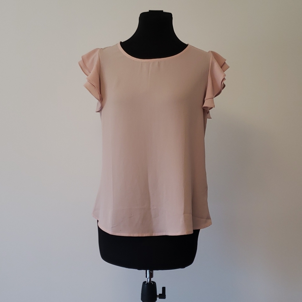 Flowy top with ruffle sleeves